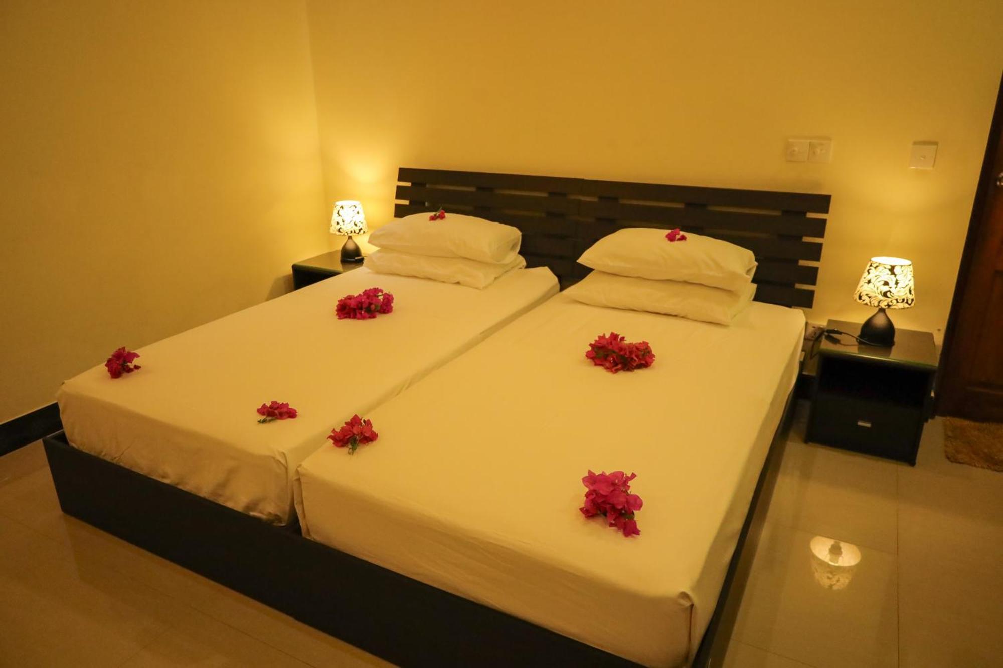 Charming Holiday Lodge- Addu Atoll Meedhoo, Maldives Extérieur photo