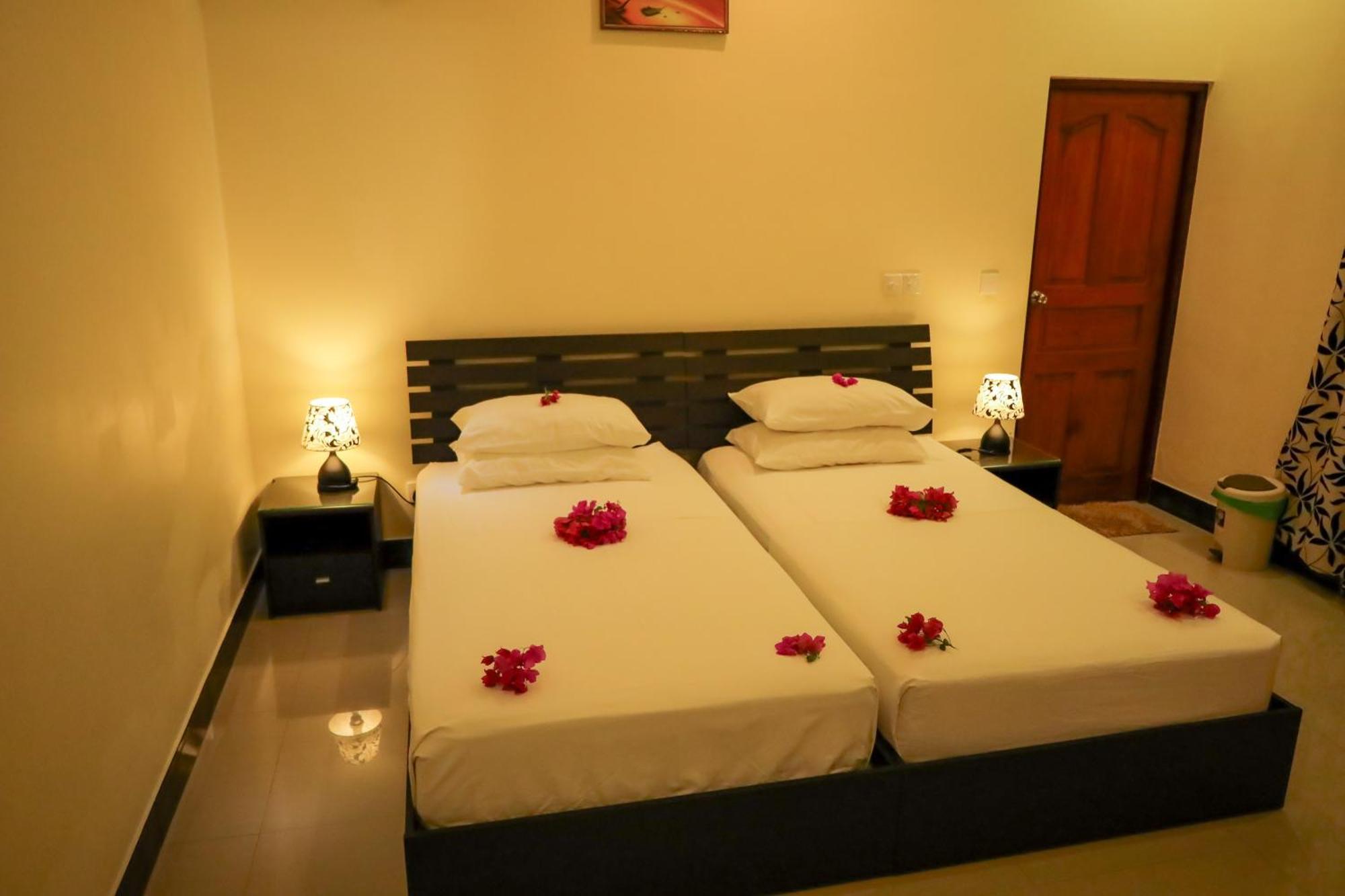 Charming Holiday Lodge- Addu Atoll Meedhoo, Maldives Extérieur photo