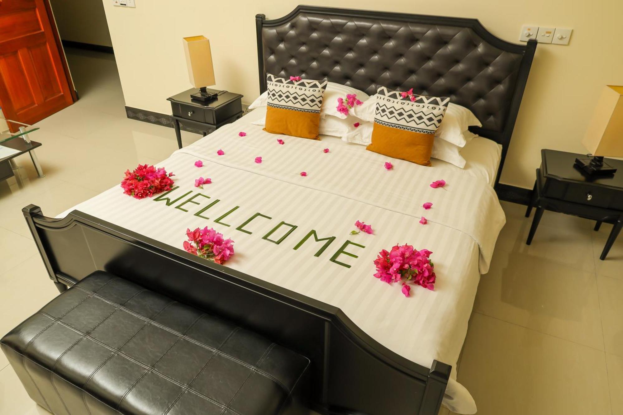 Charming Holiday Lodge- Addu Atoll Meedhoo, Maldives Extérieur photo